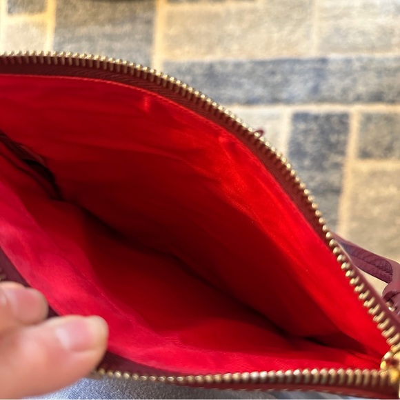 Red leather pebble Triple Zip Crossbody Dooney & Bourke bag with gold hardware - Picture 6 of 8